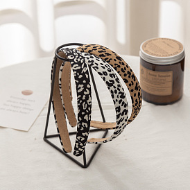 Retro Leopard Print Thin Headband - Simple, Elegant, Hair Accessory for Outings.