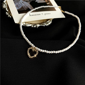 Minimalist Heart Lock Collarbone Chain with Diamond Inlaid Pearl Necklace - Elegant and Gentle.