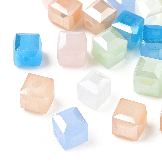 Perles de verre à facettes, jade d'imitation, cube