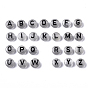 Perles acryliques de style émail, lumineux, trou horizontal, plat rond avec la lettre, gris clair