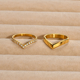 Золотое женское кольцо с шевроном из нержавеющей стали и синим цирконом - элегантное украшение