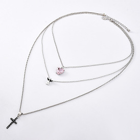 Collier multicouche élégant avec pendentif croix d'ange en forme de cœur en zircon