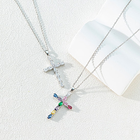 Collier pendentif croix géométrique minimaliste unisexe avec placage durable et zircone micro incrustée