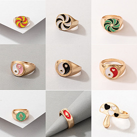 Красочное минималистское геометрическое кольцо ветряной мельницы с грибным сердцем