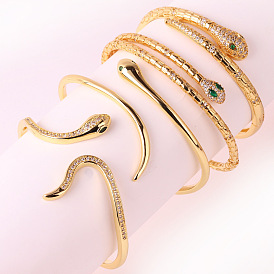 Chic Snake Head Bracelet with Diamonds - Fashionable and Luxurious Serpent Bangle for Women