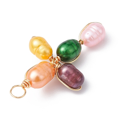 Colgantes de perlas cultivadas de agua dulce naturales teñidas, amuletos cruzados envueltos en alambre de cobre ecológicos, colorido