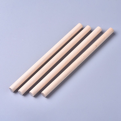 Des bâtons de bois, tiges de cheville, pour le modèle architectural de construction artisanale de sucettes