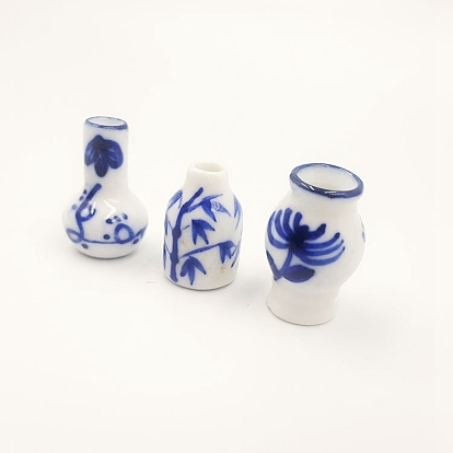 Сине-белая фарфоровая ваза с миниатюрными украшениями, аксессуары для кукольного домика в микроландшафтном саду, притворяясь опорными украшениями, бамбук, хризантема и цветок сливы