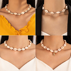 Collier ras du cou à pendentif en perles de coquillage en métal boho avec cordon réglable
