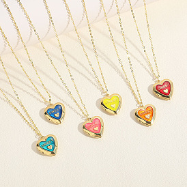 Colliers avec médaillon en laiton et émail plaqué or véritable, collier pendentif coeur pour femme