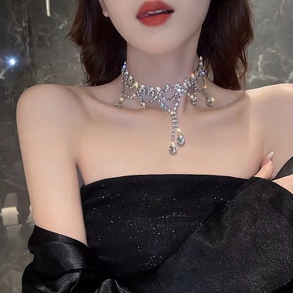 Luxury Necklace with Unique Design - Hip-hop Collarbone Chain, Fashionable and Elegant.