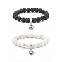 2 pcs 2 style pierre de lave naturelle & howlite bracelets extensibles perlés ronds sertis de breloques en alliage yin yang, bijoux de pierres précieuses d'huile essentielle pour les femmes