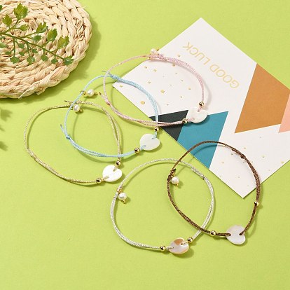 Bracelet ajustable en cordon tressé en polyester, lien bracelet, avec perles rondes naturelles, perles en laiton et maillons coquillage, cœur