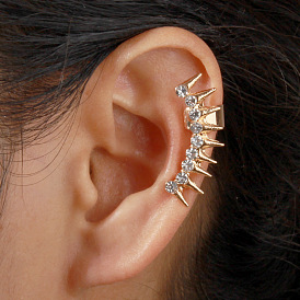 Fashionable European and American punk-style ear clips with rivet and diamond decoration for women.