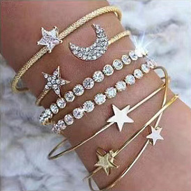 Ensemble de bracelets célestes étincelants - manchette ouverte lune et étoile avec strass complets, quatuor de chaînes géométriques