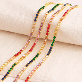 Collier élégant en chaîne à griffes en zircon avec diamants colorés et pendentif entièrement foré