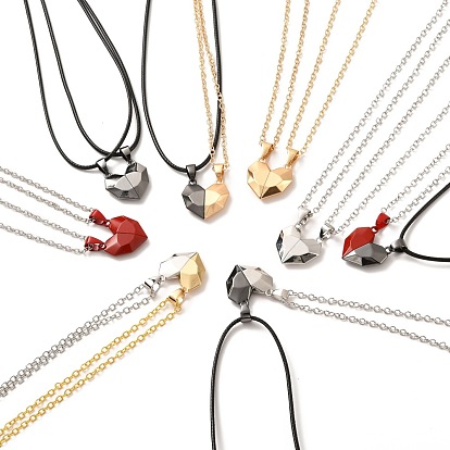 Conjuntos de collares pendientes de corazón de aleación de chapado en rack, collares magnéticos para parejas, con cuerda de cuero y cadena de cable de latón