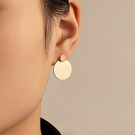 Boucles d'oreilles cercle géométrique pour femmes - clous d'oreilles étincelants et polyvalents avec personnalité