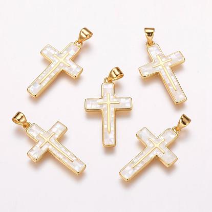 Pendentifs de coquillages d'eau douce, avec les accessoires en laiton, croix