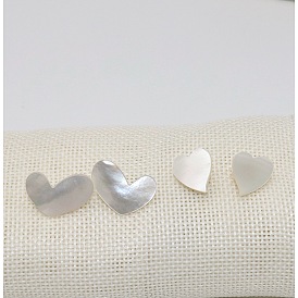 Chic Seashell Heart Earrings with Peach and White Butterfly Shell Design