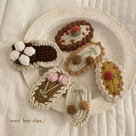 Pinces à cheveux tricotées à la main en laine d'hiver, accessoires de cheveux pour les filles, ovale avec motif rose/fleur/pomme