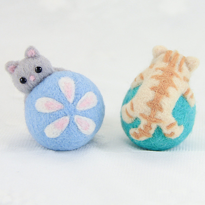 Cat with Ball Wool Felt Needle Felting Kit with Instructions, Felting Needles Felting Kits for Beginners Arts