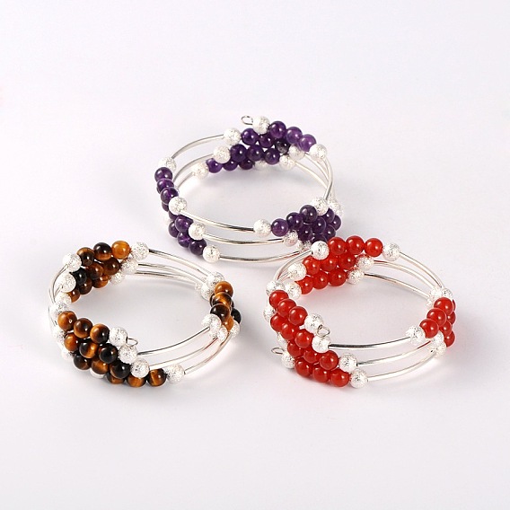 Les bracelets d'enveloppe de pierres précieuses, avec perles texturées en laiton et perles tubulaires en laiton, couleur argent plaqué, 52mm