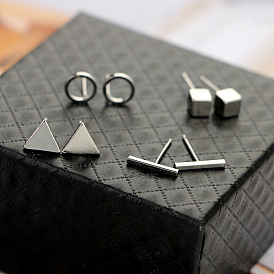 Комплект серег с геометрическим треугольником и круговой полоской - 4 ювелирные изделия в стиле минимализма