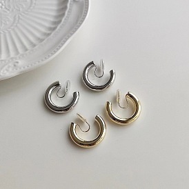 French Vintage Round Hoop Clip-on Earrings - Unique Design, Sophisticated, Versatile.