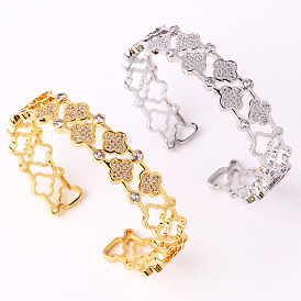Bracelet plaqué or en cuivre creux - design minimaliste, sophistiqué, accessoire de mode haut de gamme.