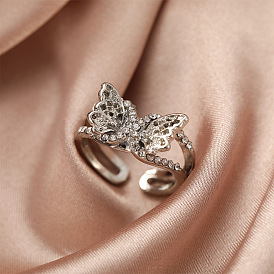 Регулируемое винтажное кольцо-бабочка со сверкающими стразами - креативно и неземно