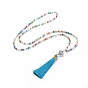 Colliers de pendentif à pompon en polyester, avec des perles de verre boulier à facettes galvanisées et des perles de rocaille en verre