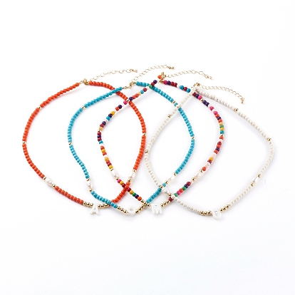 Colliers pendentif initiale coquillage naturel, avec des perles synthétiques turquoises et des perles naturelles, lettre, or