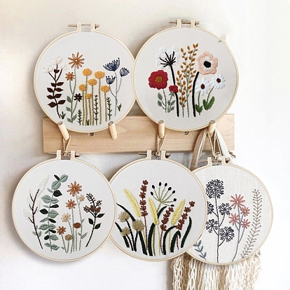 Kits de broderie de motifs de fleurs et de feuilles de bricolage, y compris le tissu en coton imprimé, fil à broder et aiguilles, cercle à broder imitation bambou