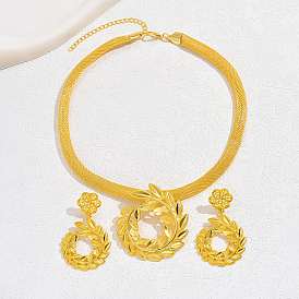 Ensemble de bijoux branche feuillue en alliage d'aluminium, boucles d'oreilles pendantes et collier pendentif avec chaînes en maille