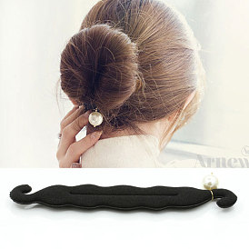 Pearl Hair Clip for Princess Hairstyle - Elegant and Stylish Hair Accessory.