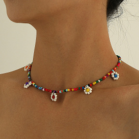 Colorful Rice Bead Flower Pendant Necklace for Women, Fashionable and Personalized Jewelry