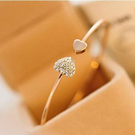 Bracelet vintage en forme de coeur avec plein de diamants pour femme - design créatif et minimaliste