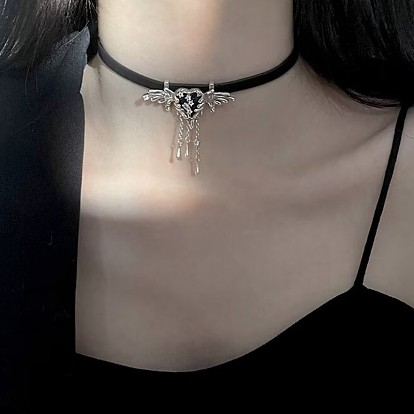 Fashionable Water Drill Love Heart Wing Clavicle Chain - Elegant and Sophisticated Lady's Collar
