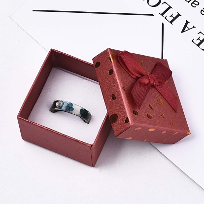 Картонные коробки кольцо, с лентой-бантом снаружи и белой губкой внутри, квадратный