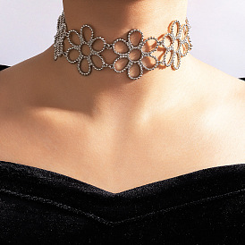 Exaggerated Hollow Carved Floral Necklace with Metal Geometric Irregular Wide Collarbone Chain