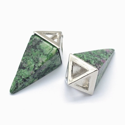 Pendentifs en pierres fines, avec les accessoires en alliage, triangle, platine