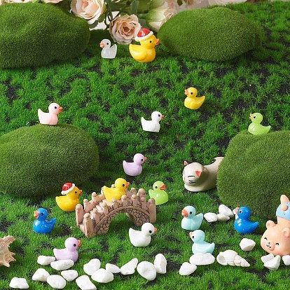 100Pcs Luminous Mini Ducks, Yellow and White Tiny Ducks, Christmas Hat Resin Duck, Mini Resin Animal for Fairy Garden, Miniature Landscape, Tabletop, Cake, Potted Plants Decor