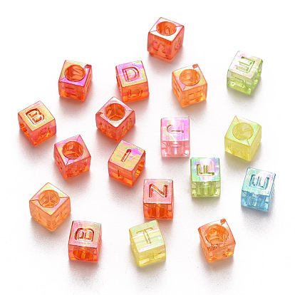 Abalorios de acrílico transparentes, agujero horizontal, color de ab chapado, cubo con letras iniciales mixtas