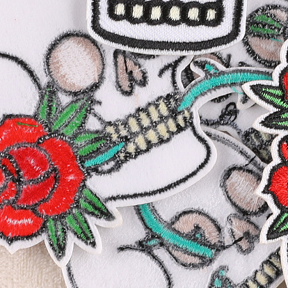 Tissu de broderie informatisé coudre sur des patchs, accessoires de costumes, crâne à la rose