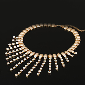Collier long pendentif à la mode et exquis avec incrustation de diamants pour accessoires vestimentaires pour femmes