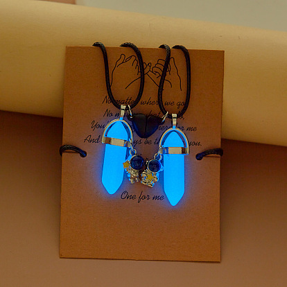 2 pcs 2 style lumineux lueur dans le collier pendentif en cristal de quartz naturel teint dans le noir, Colliers de couple magnétiques en forme d'astronaute et de cœur en alliage, pour les meilleurs amis amoureux
