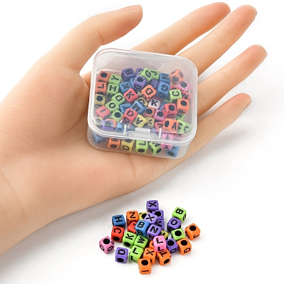 Perles acryliques de style artisanal, cube avec des lettres mélangées aléatoires