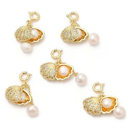 Decoraciones colgantes de concha de circonita cúbica micropavé de latón, adorno de perlas naturales con cierres de anillo de resorte de latón