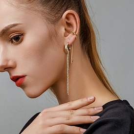 Minimalist long ear clip with vintage metal, cold and distant temperament.